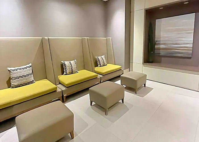 Uptown Mall Linked 1br 2 Beds Value Bgc *