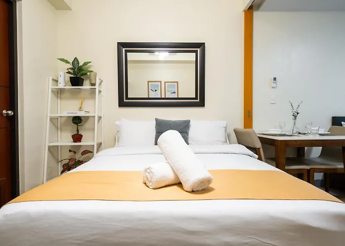 Uptown Mall Linked 1br 2 Beds Value Bgc Apartment Manila