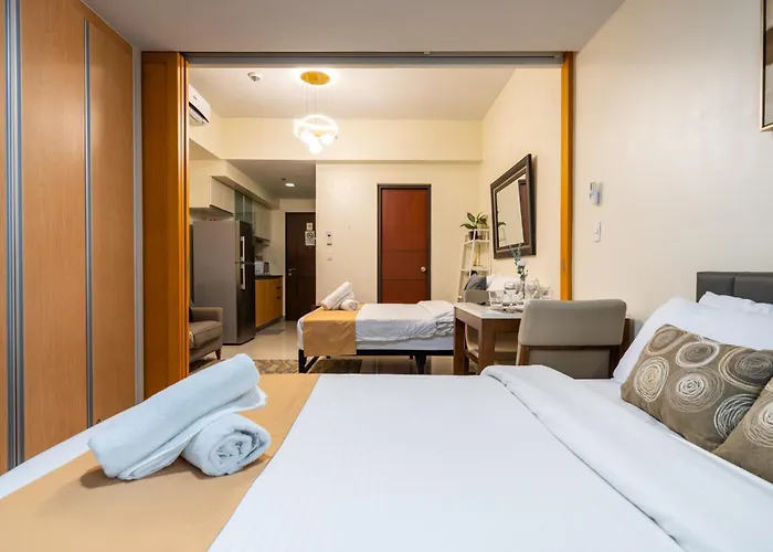 Uptown Mall Linked 1br 2 Beds Value Bgc * Manila