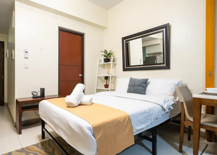 Uptown Mall Linked 1br 2 Beds Value Bgc Apartment