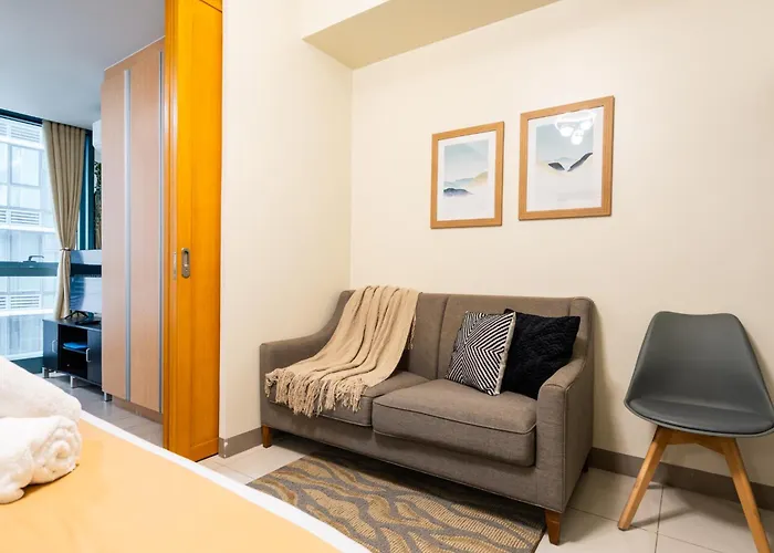 Uptown Mall Linked 1br 2 Beds Value Bgc