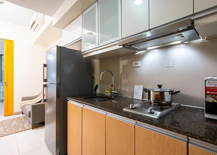 Uptown Mall Linked 1br 2 Beds Value Bgc * Manila